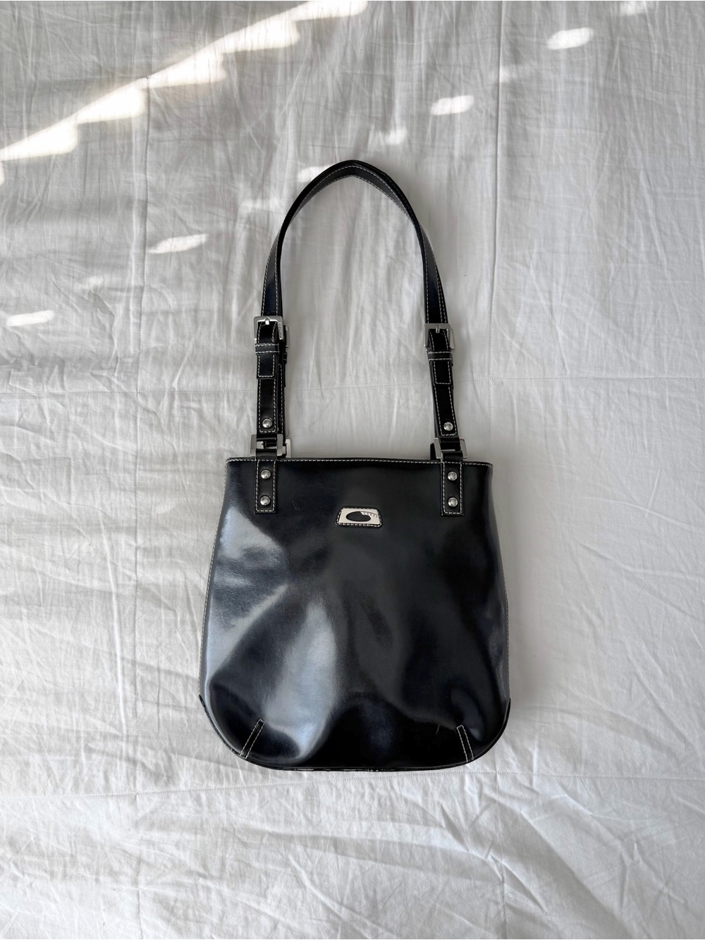 Vintage Y2K Guess Black Patent Leather Shoulder Bag Purse Silver Hardware Logo